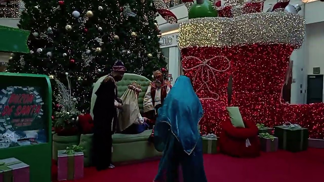 Caminando en la avenida reforma en la tarde y buscando algo que comer 