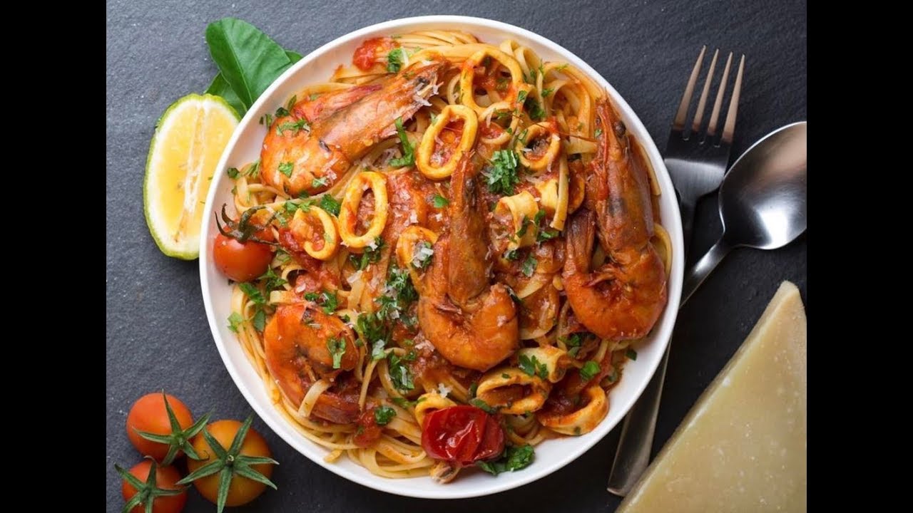 Spicy saffron seafood pasta باستا المأكولات البحرية بالزعفران