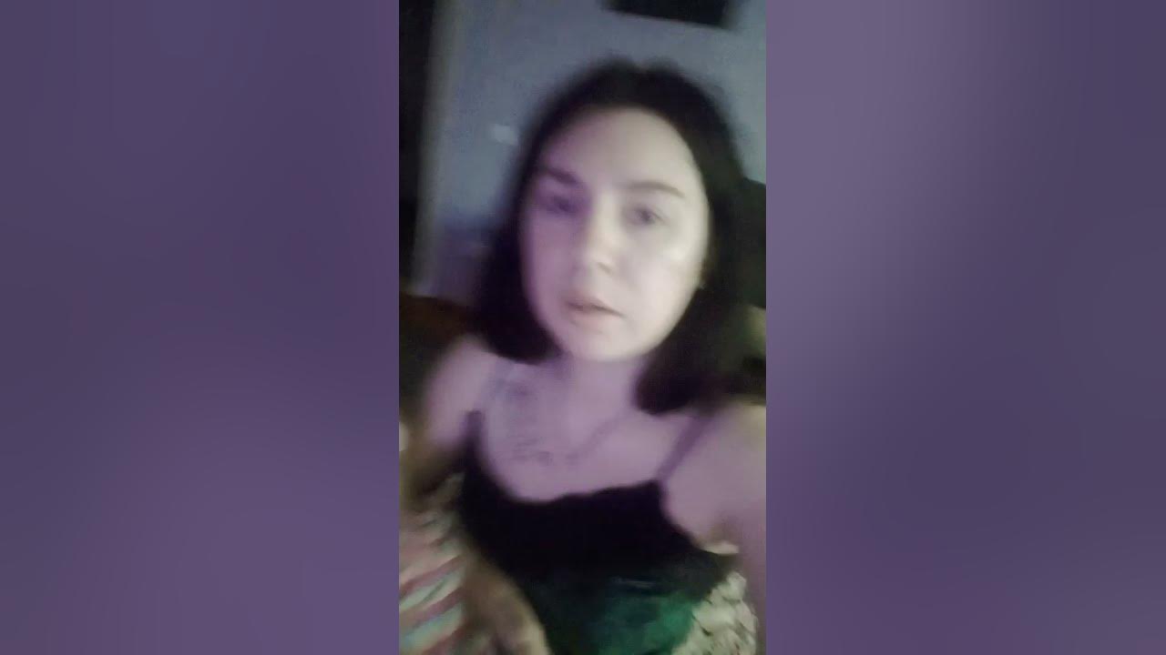 Мама поёт колыбельную/ Матуся співає колискову для донечки - YouTube