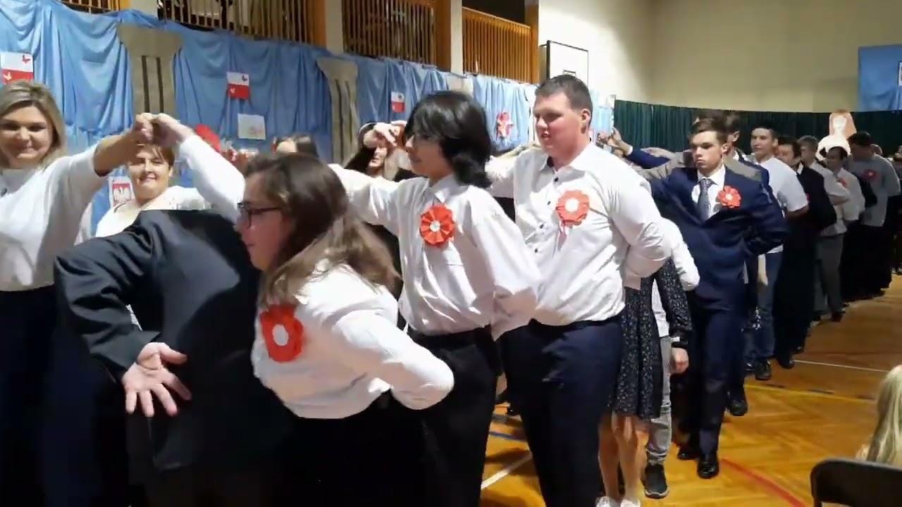 Wspólny Polonez dla Ojczyzny w Specjalnym Ośrodku Szkolno - Wychowawczym w Olbięcinie