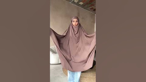 It’s actually so much cooler in this:) #jilbab #modestfashion #hijabinspiration #hijab #shorts