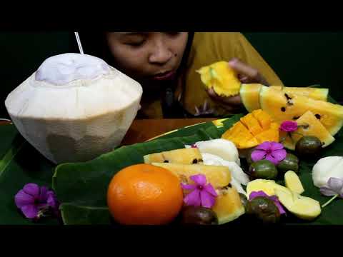ASMR eating fruits (MY FIRST VIDEO)