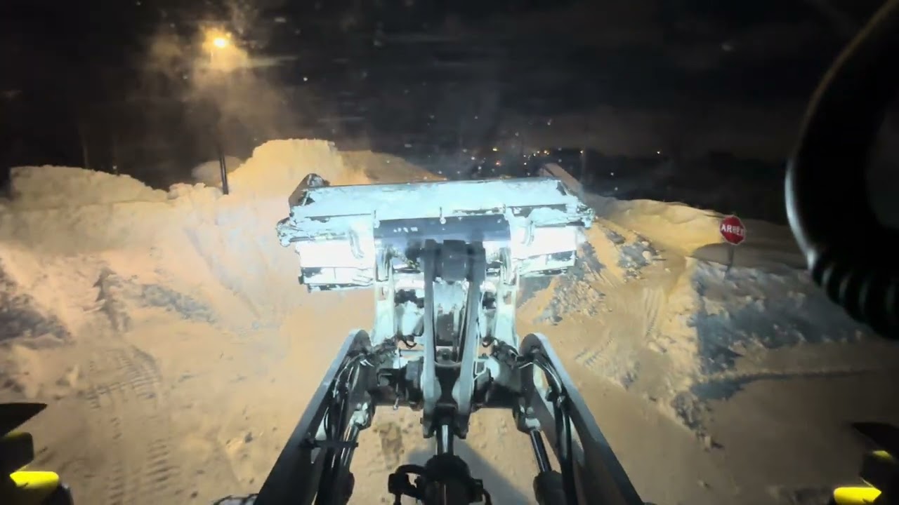 **Snow Plowing / Snow Drift / Housing Complex** VOLVO L70H W/ 10'-22' Wing Plow