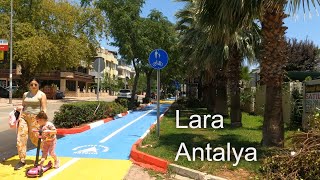 Wandern im Stadtzentrum von Antalya, Türkei: Lara Caddesi, Sommer 2021