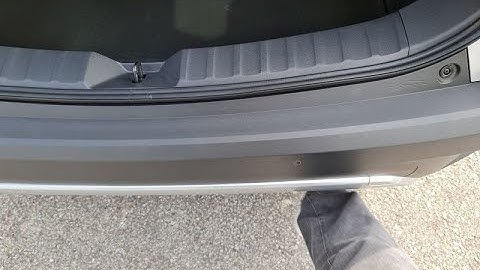 Toyota Corolla Cross Hybrid: How to open tailgate with a foot swipe