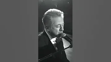 اه على قلب هواه محكم 
