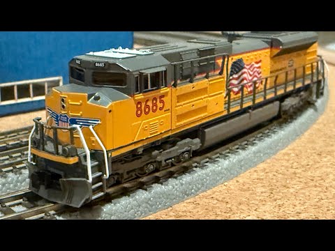 AZL 63100-7 Union Pacific SD70ACe Locomotive 8685 Test Run at z