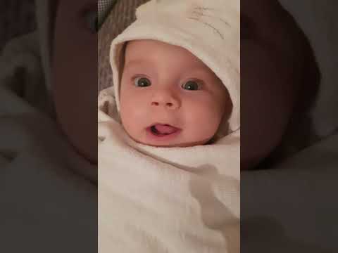 Video: Când încep bebelușii să gâlgâie?