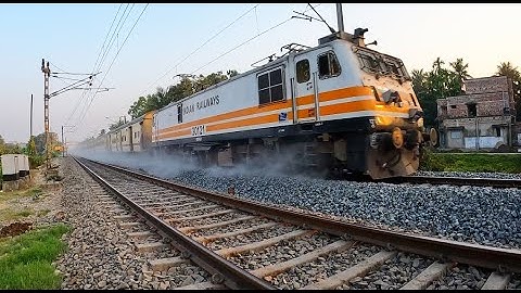 Massive Dust Storm Encounter Aggressive Malda Intercity Express Dangerous & Furious Skipped Railgate