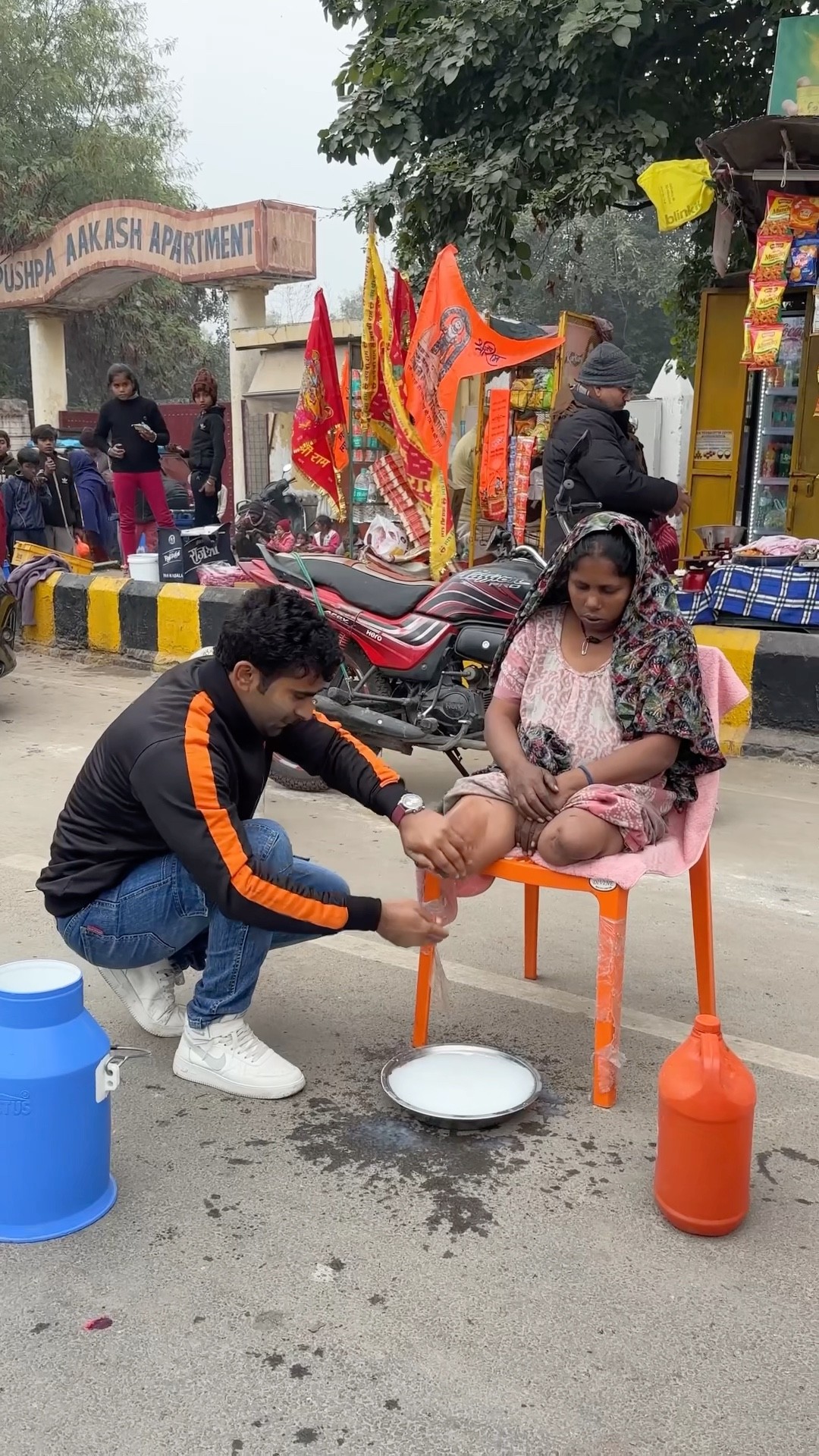?आँटी बहुत परेसान थी ??#humanity #respect #helping #trending #viralvideo #youtubeshorts