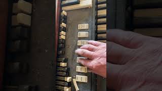 Djoe Pescado Riffing Angine de Poitrine microtones Hammond organ in the barn