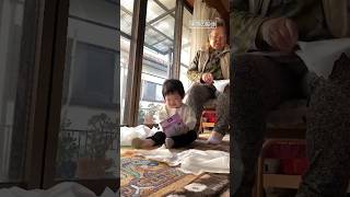 赤ちゃんとひいおばあちゃんの絡みに癒される動画 #baby #赤ちゃん #子育て #funny #family