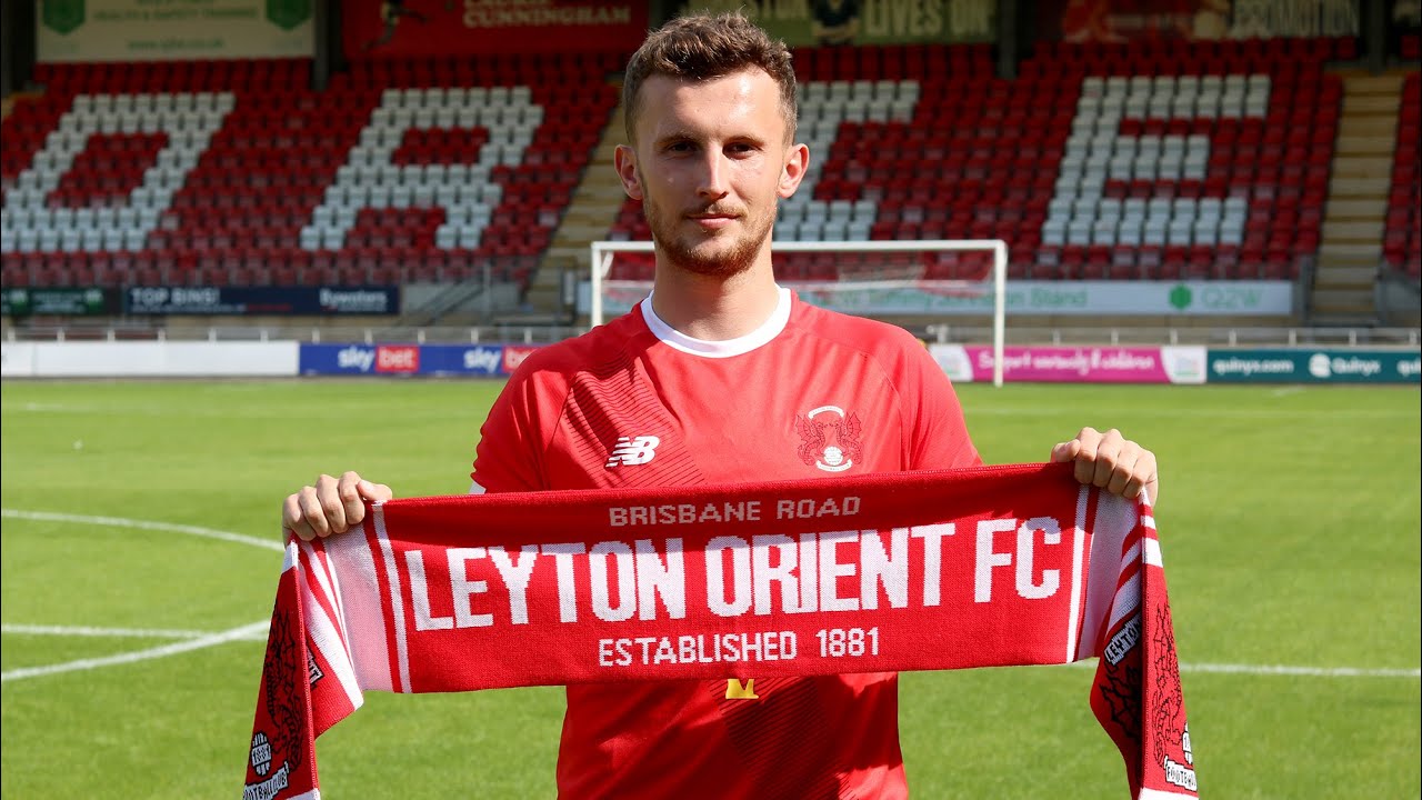 SIGNING | Right-back Tom James signs for Orient - YouTube