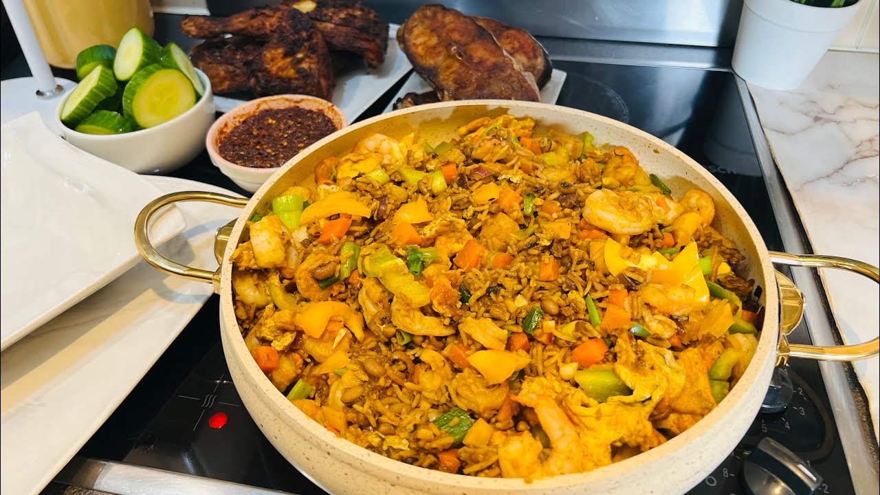 HAVE YOU TRIED THIS WAAKYE FRIED RICE YET (BEANS/ RICE) - YouTube