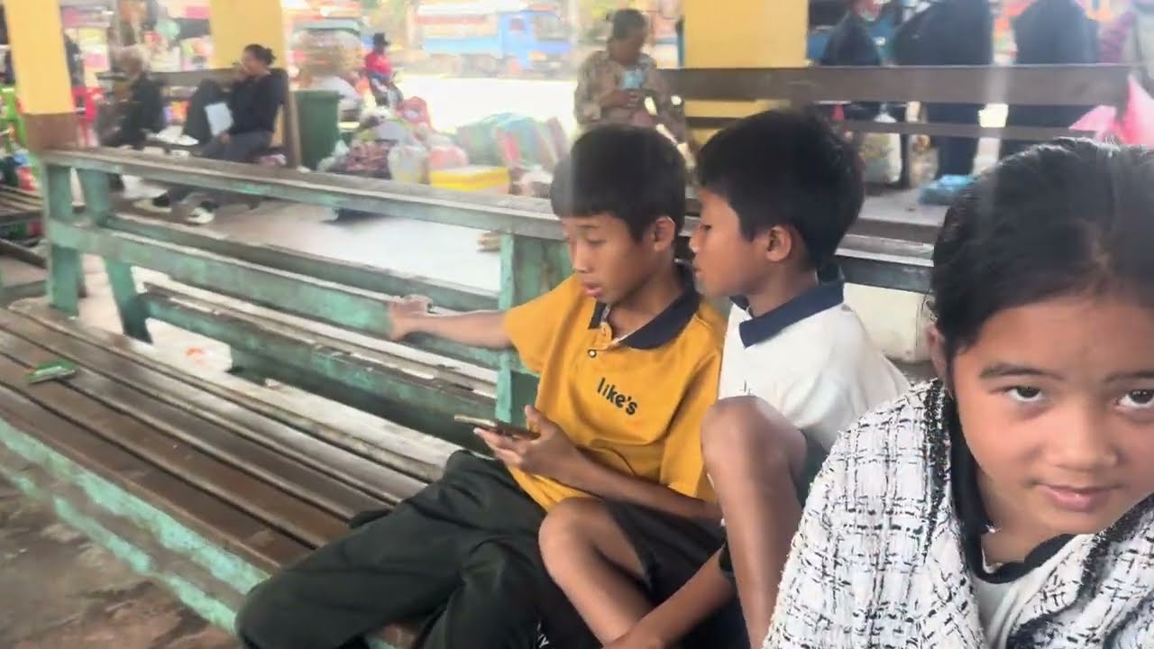 Direct Sale! Happy Selling at Pakse Bus Station #Local Lao Food #Champasak