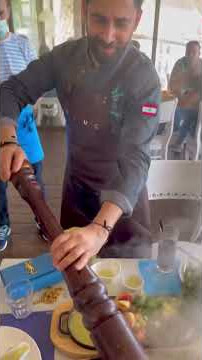 الممثلة اللبنانية إليان خوند مع الشيف دواش مرشاق البحر. Chef Douwach with the actress Eliane Khawand