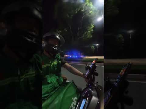 Tối nay chở khách đi lấy đồ