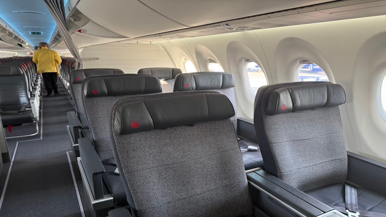 Бизнес-класс Air Canada (A220-300) из Нью-Йорка (Ла-Гуардия) в Торонто (YYZ)