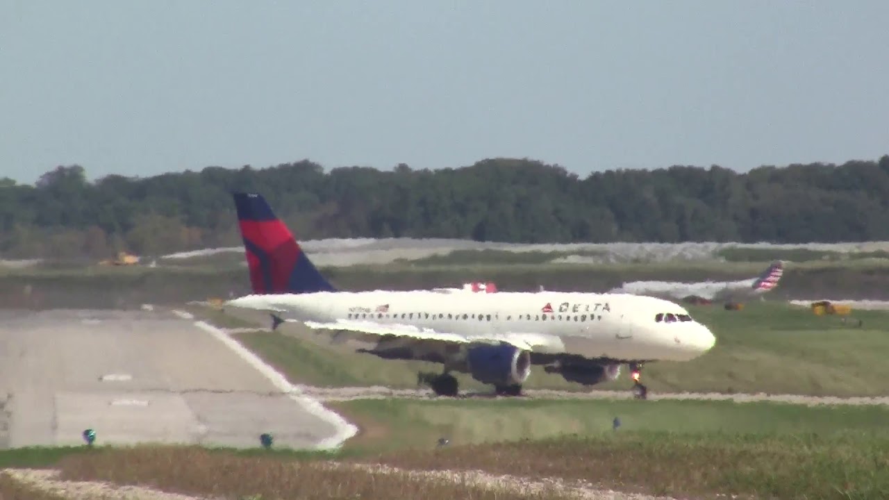 Planespotting at Green Bay Austin Straubel International Airport w