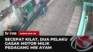 Detik-detik Aksi Pencurian Motor Milik Pedagang Mie Ayam | Kabar Hari Ini tvOne