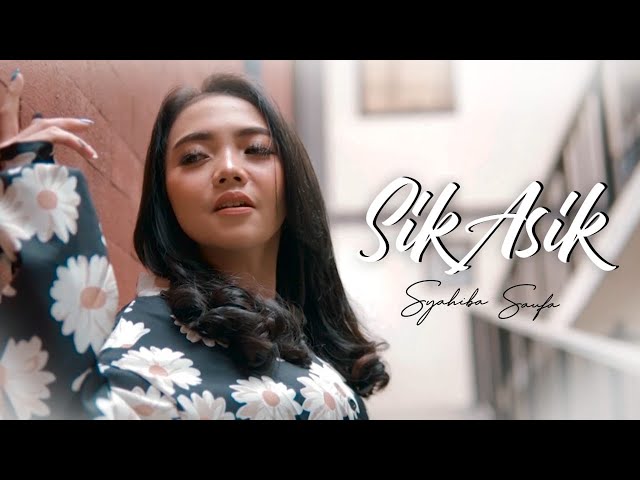 SYAHIBA SAUFA - SIK ASIK (OFFICIAL MUSIC VIDEO) class=