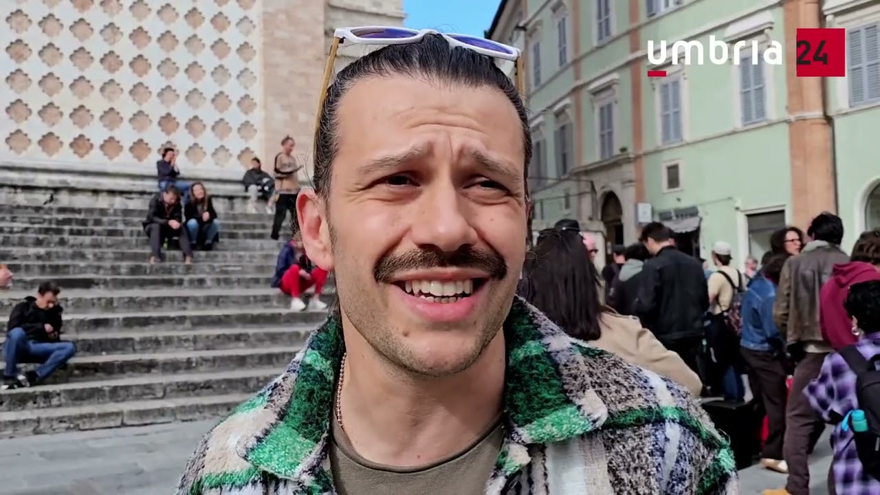 'Resto o me ne vado?' il flash mob dei musicisti di Perugia sulle note dei Clash