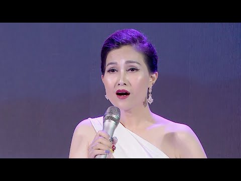 在 YouTube 上观看 Con Thuyền Không Bến - Hạ Vân