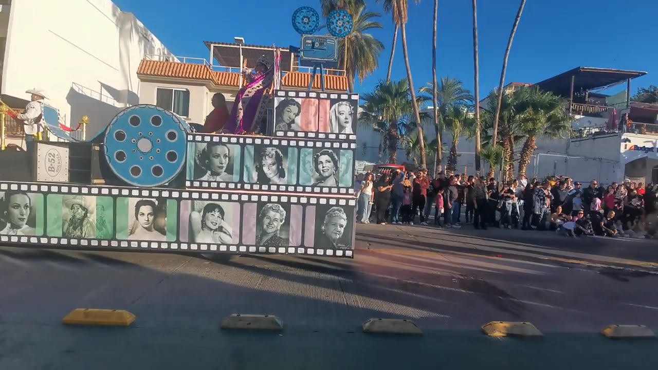 Video 2 de los carros alegoricos la paz Baja California Sur 