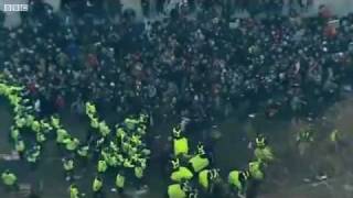 Londres : La police à cheval charge les manifestants