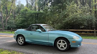 This is what it’s like driving a 5 speed manual 2001 Mazda Miata MX-5 and a detailed look inside. 