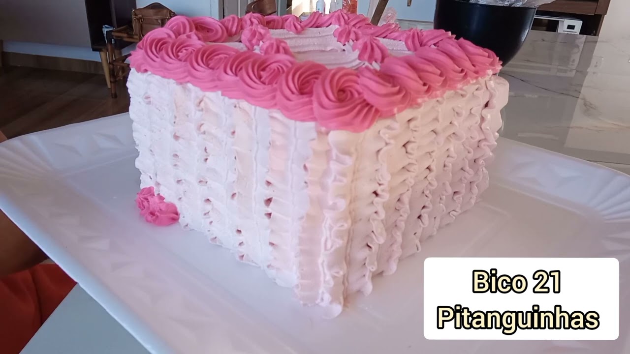 Foto de Bolo Quadrado Com Flor Buttercream e mais fotos de stock