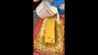 This baked Mac & Cheese is a game changer 🧀