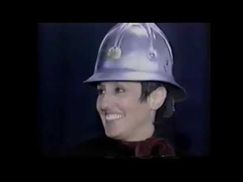 Video: Je bila joan baez komunistka?