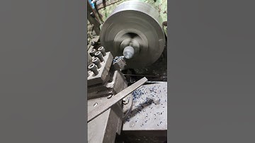 How does a lathe work iron shaft #lathe #lathemachine #machine #automobile
