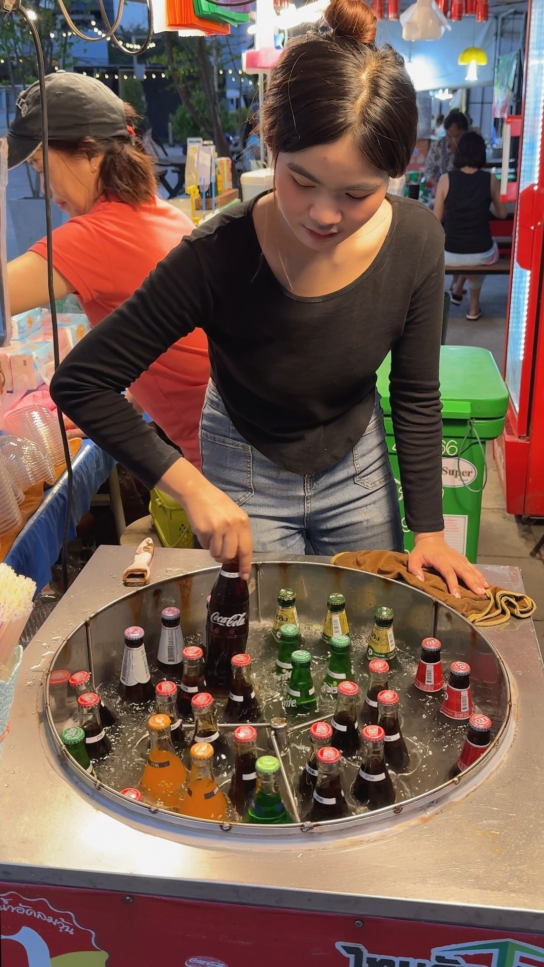 Thai Girl Sells Slushy Coke!