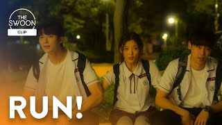 Kim You-jung saves Byeon Woo-seok and Park Jung-woo from bullies | 20th Century Girl [ENG SUB]