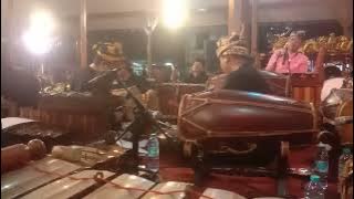 kalborasi antara gamelan jawa dan bali