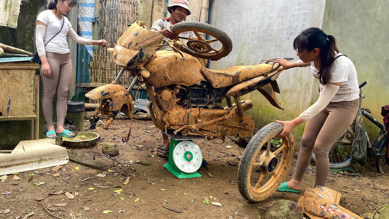 Girl restores Yamaha PK 125 motorbike from the 90s. Gift from brother