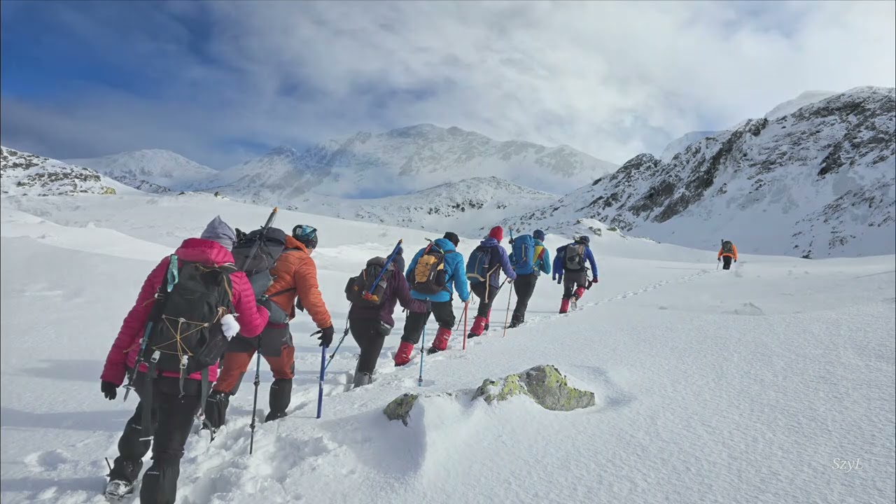 Varianta de urcare pe varful  Papusa din muntii Retezat, pe zapada