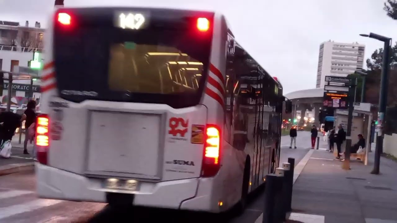 SPOT DE BUS RTM À LA ROSE 