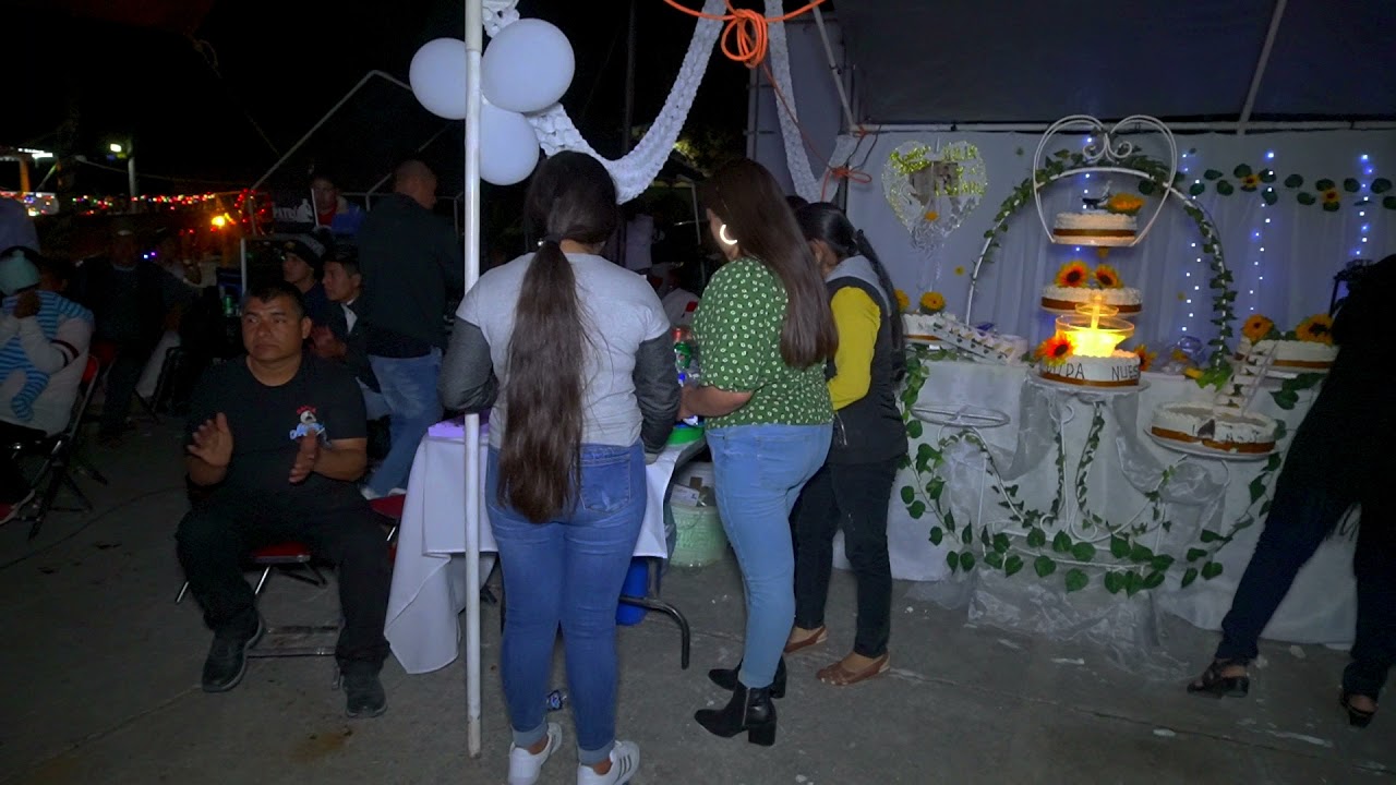 Así zapatean las chicas Guapas de San Miguel Aguacates con LOS PRIMOS DE OAXACA