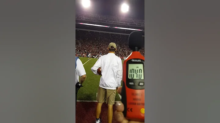 Donald W. Reynolds Razorback Stadium crowd noise d...