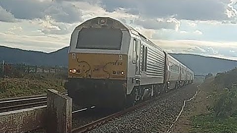 Transport For Wales Class 67 + 82/DVT passes Pensarn foot-crossing 29/08/22. #class67 #tfw #class82