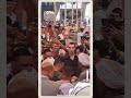 قبلة على الرأس.. لحظات مؤثرة بين أسرة ضحية الثأر وأبناء عمومتهم بعد إنهاء الخصومة في قنا