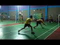 melawan pelatih
