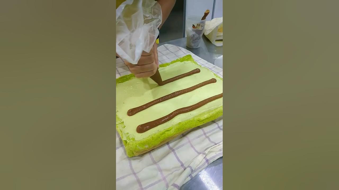 Green Sweet Day #pandan #swissroll #bake #shorts