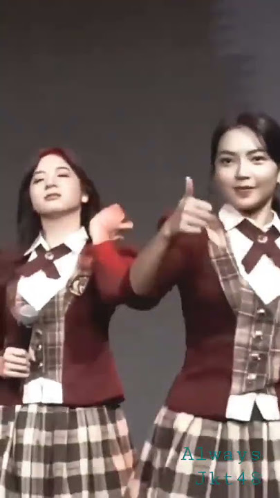 ZEE GRACIA JKT48 giliran anaknya anteng nih bapaknya gak mau anteng 🤣🤣🤣🤣