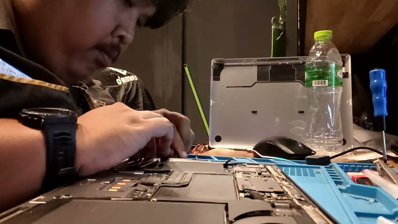 วิธีแกะลำโพง Macbook Air A2337 By ช่างเพชร Smile IT Service 