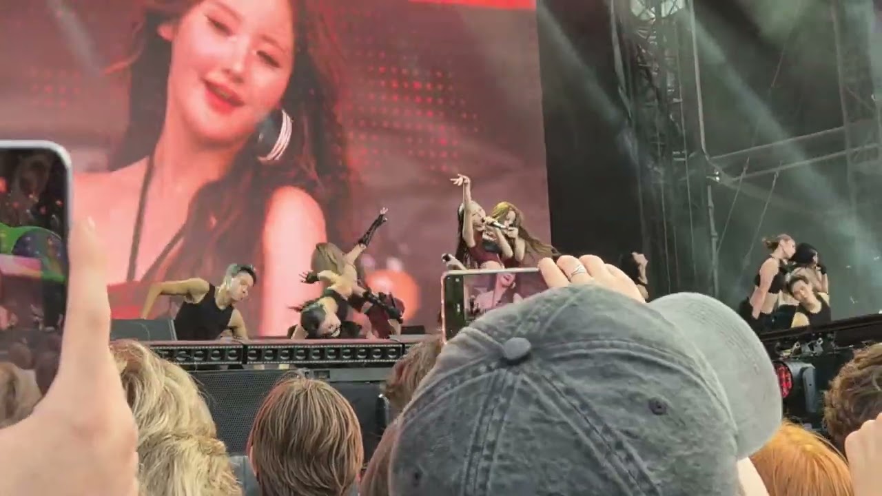 KISS OF LIFE - Midas Touch [Sziget Festival FANCAM 20250806]