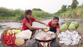 Octopus curry spicy delicious with mushroom using Coconut water recipes - Survival cooking in forest